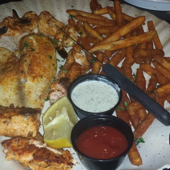 Al Bawadi Grill - Seafood Platter - Mediterranean Near Me - Bridgeview, Illinois