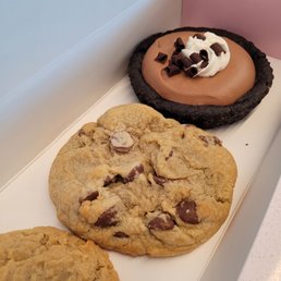 Milk Chocolate Chip Cookie