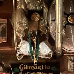 Cigs and Wigs beads Bra's and Feline.... The surprise guest! Cigs and Wigs beads Bra's and Feline.... The surprise guest!