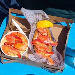 lobster roll and mac n cheese lobster roll and mac n cheese