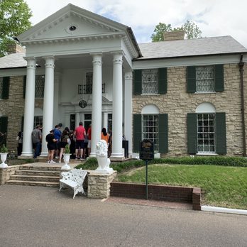 Graceland - Mansion entrance - Museums Near Me - Memphis, Tennessee Graceland - Mansion entrance - Museums Near Me - Memphis, Tennessee
