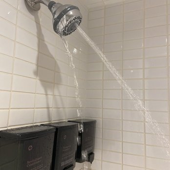 Strøm Spa Nordique - Great shower head - Day Spas Near Me - Montreal, Quebec