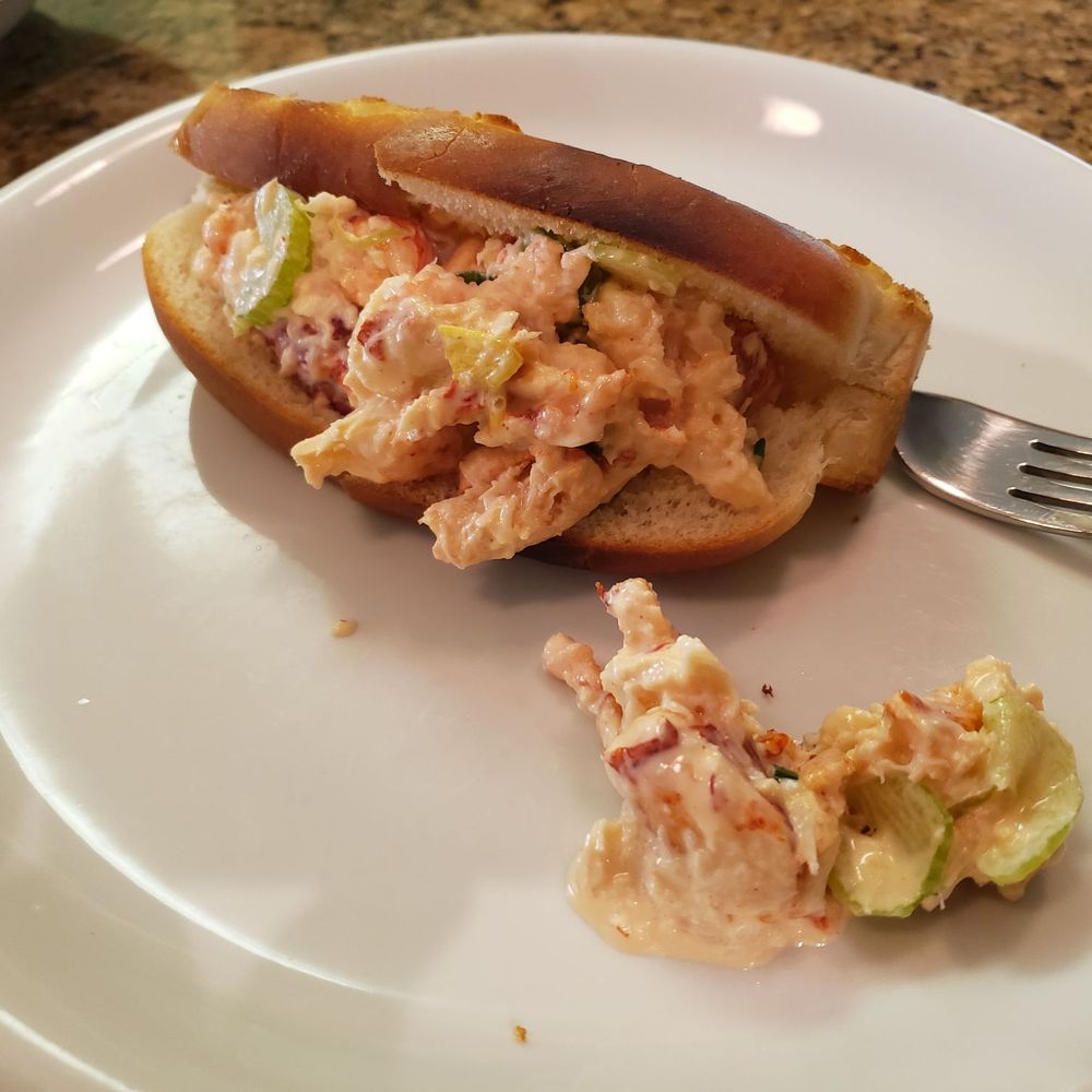 Lucille's Oyster Dive - Lobster roll takeout - Seafood Near Me - Montreal, Quebec Lucille's Oyster Dive - Lobster roll takeout - Seafood Near Me - Montreal, Quebec