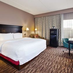 Hampton Inn & Suites Cleveland-Airport/Middleburg Heights - Guest room