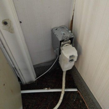 Days Inn & Suites by Wyndham Elyria - Junction box for a/c power without cover plate to prevent little fingers from getting in and hurt - Hotels Near Me - Elyria, Ohio