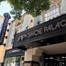 Shoe Palace - Shoe Palace Santa Monica great store a lot styles and brands to choose from amazing staff !