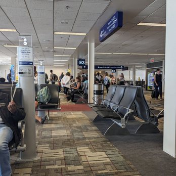Air Canada - Gate E3 - Airlines Near Me - Saint Paul, Minnesota