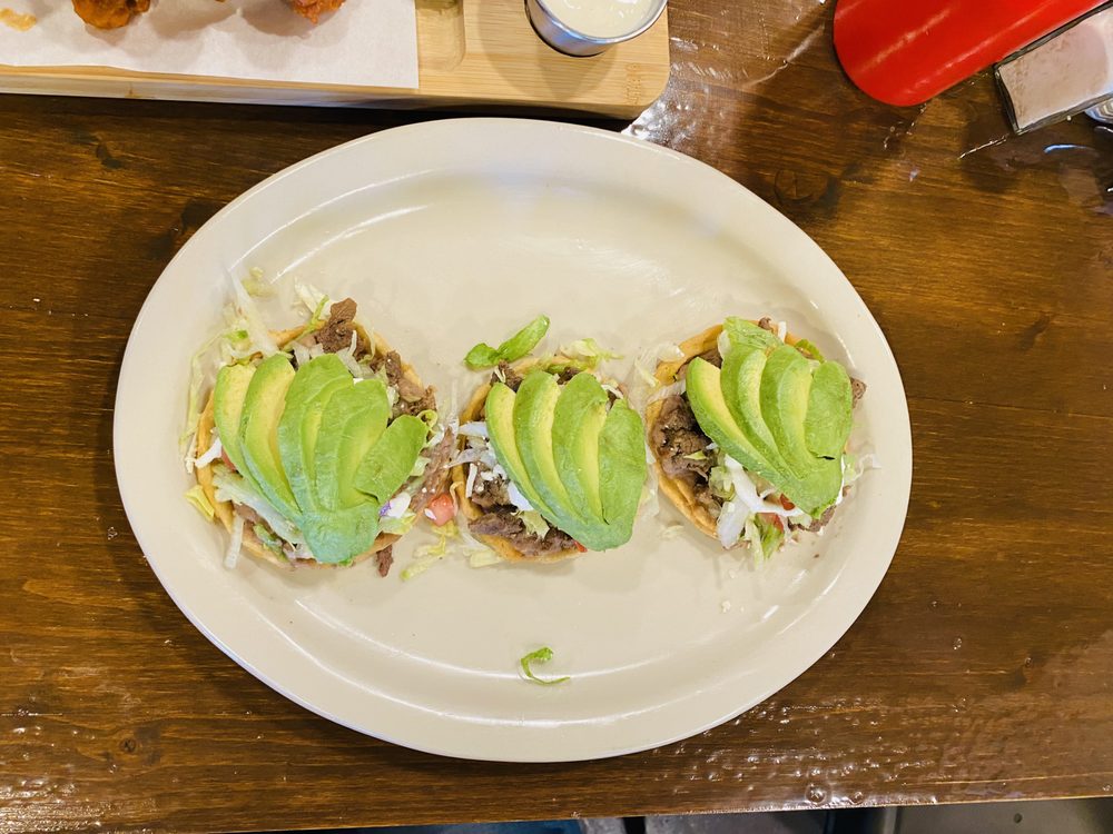 Las Tres Potras Logo