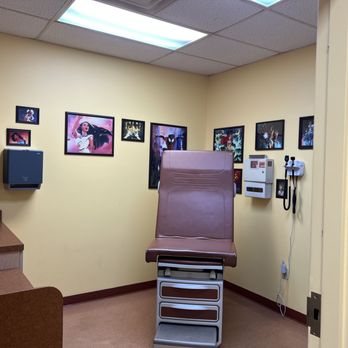 Hometown Urgent Care - Exam room inside Hometown Urgent Care & Occupational Health in Springfield, Ohio - Urgent Care Near Me - Springfield, Ohio Hometown Urgent Care - Exam room inside Hometown Urgent Care & Occupational Health in Springfield, Ohio - Urgent Care Near Me - Springfield, Ohio