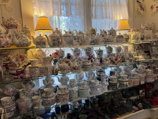 Julian Tea & Cottage Arts by null