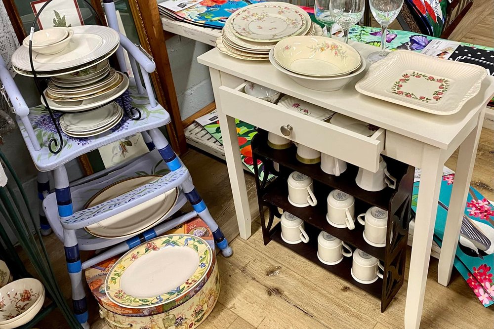 SHOPS ON THE LAWN Updated August 2024 22 Photos 5819 Lancaster