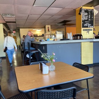 Grnd Sqrl - The bar - Gastropubs Near Me - Twentynine Palms, California