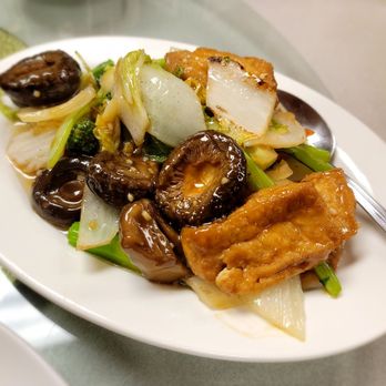 Golden Eagle Chinese Restaurant - Mushroom and veggies stir fry - Seafood Near Me - Honolulu, Hawaii Golden Eagle Chinese Restaurant - Mushroom and veggies stir fry - Seafood Near Me - Honolulu, Hawaii