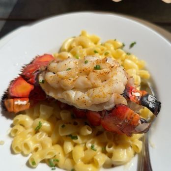Moby Dick Restaurant - Lobster Mac and Cheese - American Near Me - Santa Barbara, California
