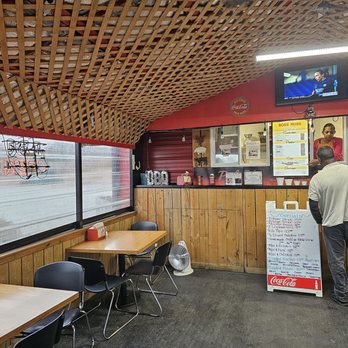 Boss & Ross Bbq - Inside the restaurant - Barbeque Near Me - Jackson, Tennessee