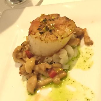 Hy's Steak House - Appetizer scallop - Steakhouses Near Me - Honolulu, Hawaii