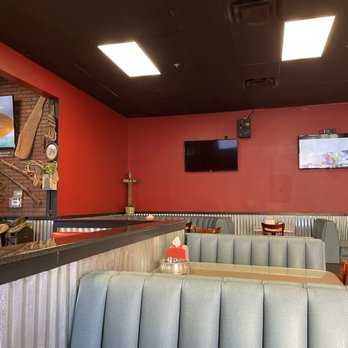 Pizza Fanzz - Inside seating - Pizza Near Me - Norco, California Pizza Fanzz - Inside seating - Pizza Near Me - Norco, California