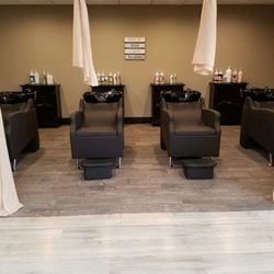 Vanderbilt Salon & Spa - Shampoo room