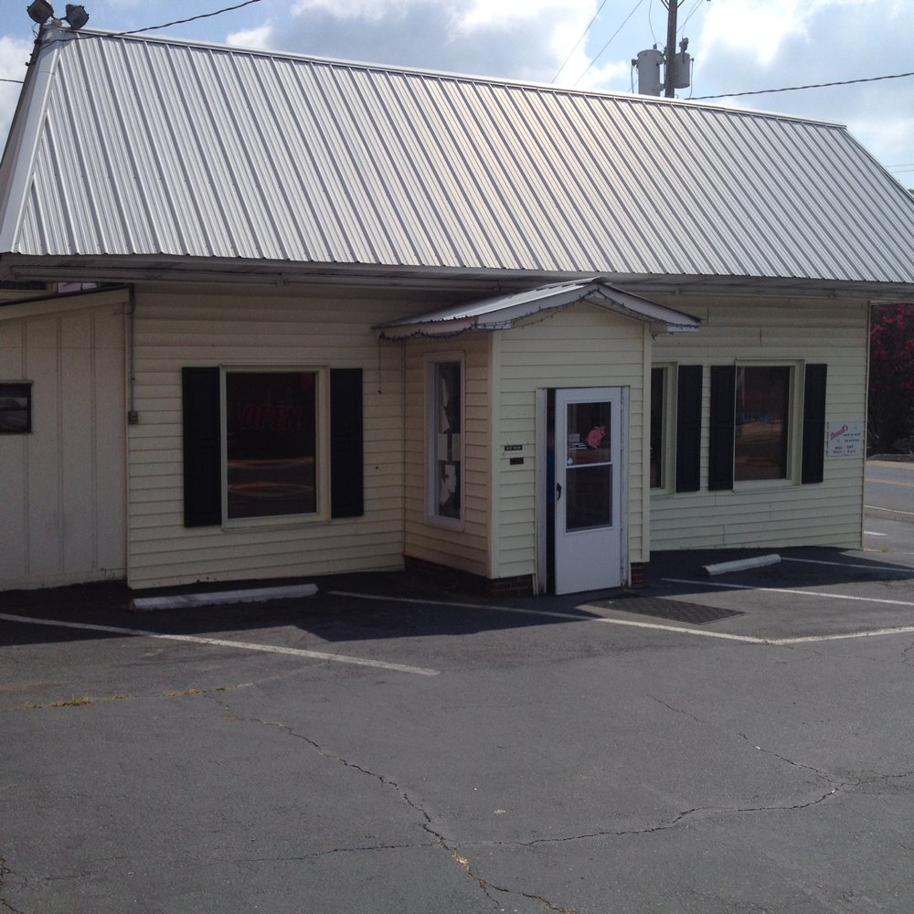 Darrell's Bar-B-Q - Small, worn building housing Darrell's BBQ - Barbeque Near Me - Rockwell, North Carolina Darrell's Bar-B-Q - Small, worn building housing Darrell's BBQ - Barbeque Near Me - Rockwell, North Carolina