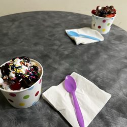 Yogolicious Frozen Yogurt - Yogurt