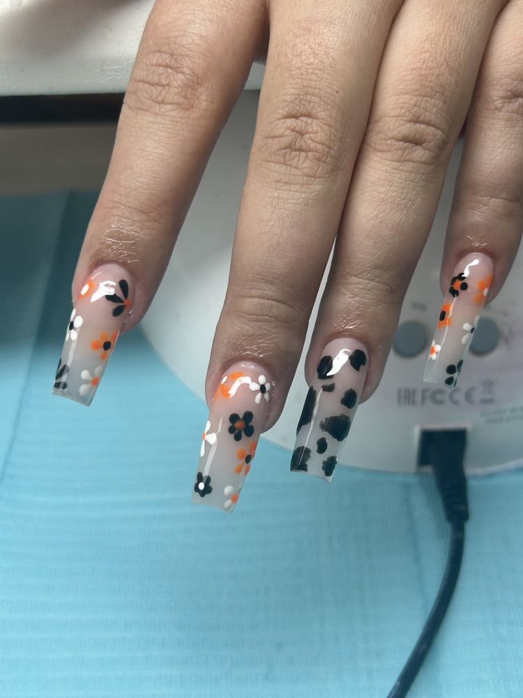 MB Nail Designs Logo