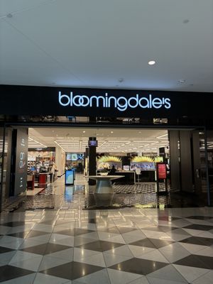 Bloomingdale's by null