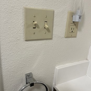 Hampton Inn & Suites Palmdale - Inside the bathroom. - Hotels Near Me - Palmdale, California
