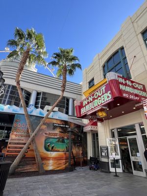 In-N-Out Burger by null