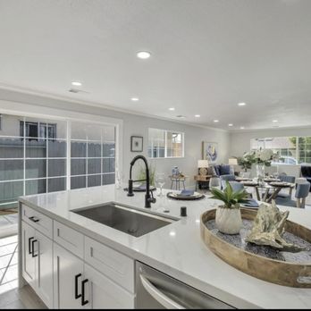 Paramount Construction - Kitchen island - General Contractors Near Me Paramount Construction - Kitchen island - General Contractors Near Me