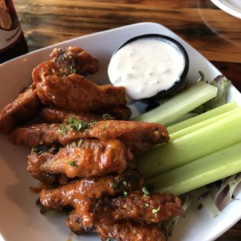 Everybody's Brewing - Spicy wings - Brewpubs Near Me - White Salmon, Washington