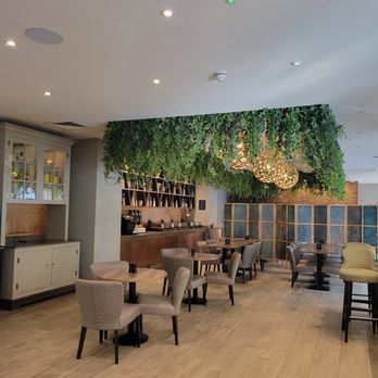 Bedford Hotel - dining room - Hotels Near Me - London, XGL Bedford Hotel - dining room - Hotels Near Me - London, XGL