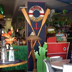 Tupe-Aloha - Bar area in restaurant