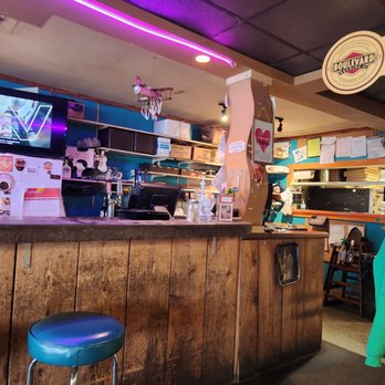 The Pizza Cafe - the counter and stools - Pizza Near Me - Little Rock, Arkansas