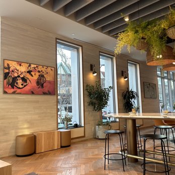 Dagny - ambience - Coffee & Tea Near Me - Astoria, New York