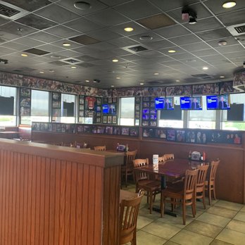 Full Moon BBQ - Dining area very cool - Barbeque Near Me - Tuscaloosa, Alabama