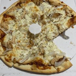 Penguino's Pizza - Bbq chicken pizza