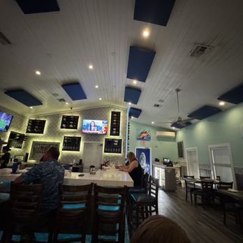 Hobo's Cafe - Inside - New American Near Me - Key Largo, Florida