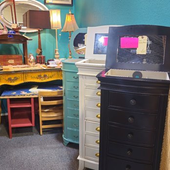 Cooper Street Antique Mall - Antiques Near Me - Arlington, Texas Cooper Street Antique Mall - Antiques Near Me - Arlington, Texas