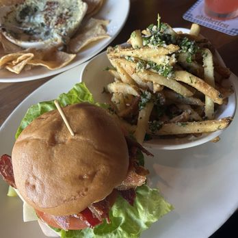 Yard House - Bars Near Me - Glendale, Arizona