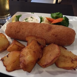Karadjordjeva (veal schnitzel rolled stuffed with cheese)