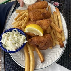 Kelly's Downtown - Fish cod with coleslaw and french fries