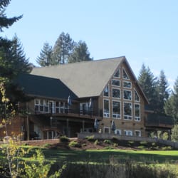 The Inn at Diamond Woods - The Inn at Diamond Woods sits overlooking the Willamette Valley and tenth tee at Diamond Woods Golf Course