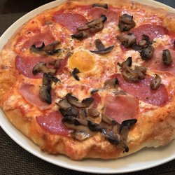 Toscana - Pizza Toscana mit Ei
