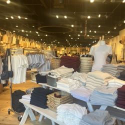 Brandy Melville - Store View