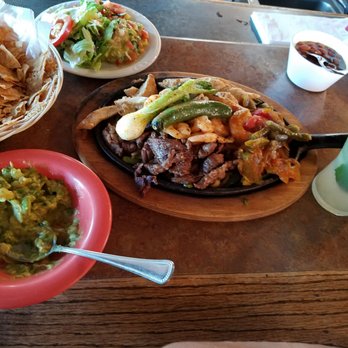 La Quinta De Los Reyes - This fajita mix was to die for. Don't forget to get that fresh made guacamole! - Mexican Near Me - Aurora, Illinois La Quinta De Los Reyes - This fajita mix was to die for. Don't forget to get that fresh made guacamole! - Mexican Near Me - Aurora, Illinois