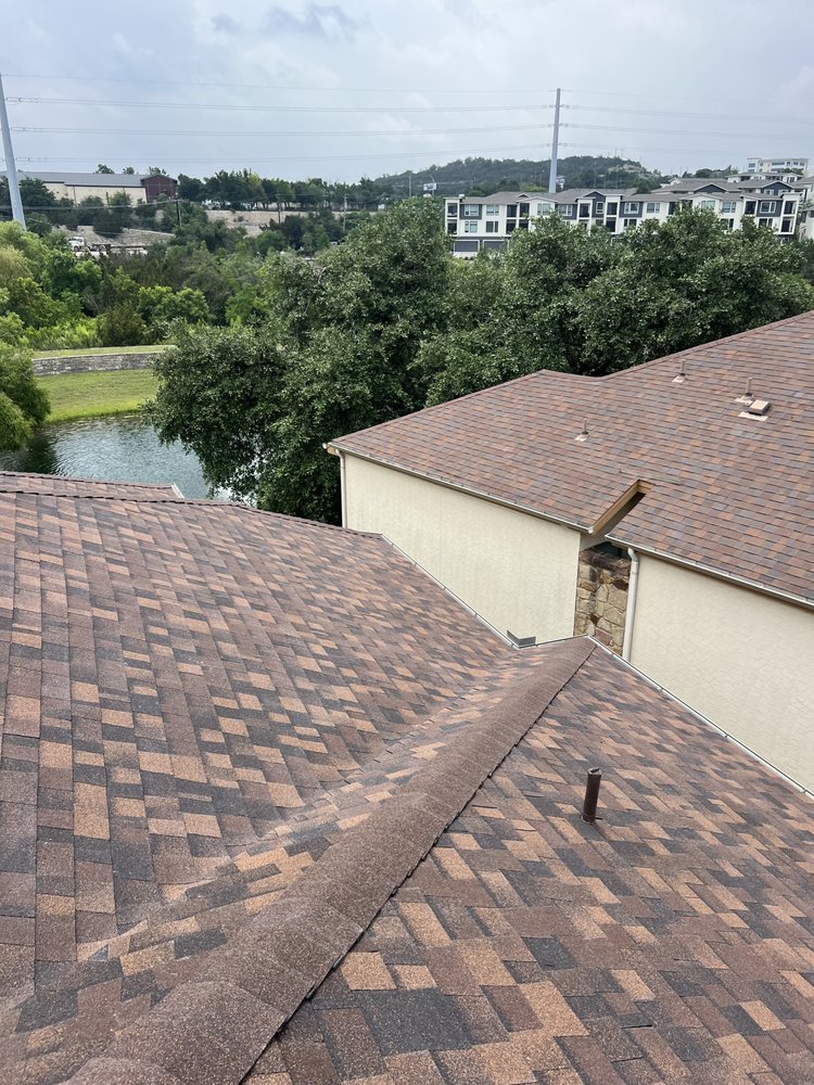 Slide of Fernando's Roofing