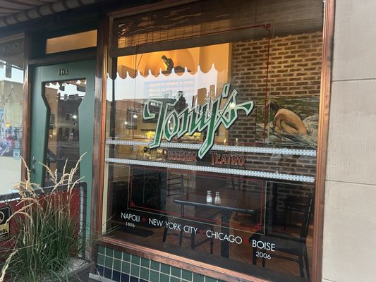 Tony's Pizzeria Teatro by null