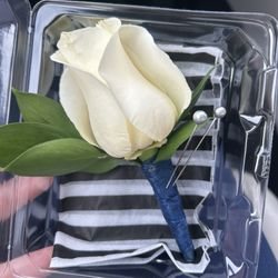 Blooms of Dunwoody - This was charged at $45 $10 over the website price for no reason only because my young daughter wouldn't know to question it