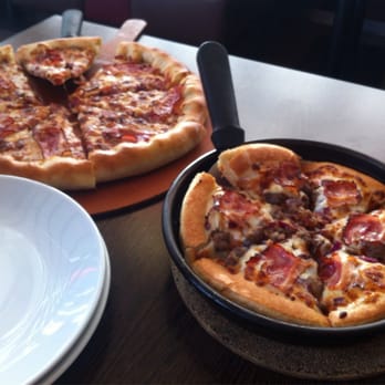 Pizza Hut - Vorne Pan Pizza (23cm), hinten Cheesy Crust (33cm) - Pizza Near Me - Bremen, HB Pizza Hut - Vorne Pan Pizza (23cm), hinten Cheesy Crust (33cm) - Pizza Near Me - Bremen, HB