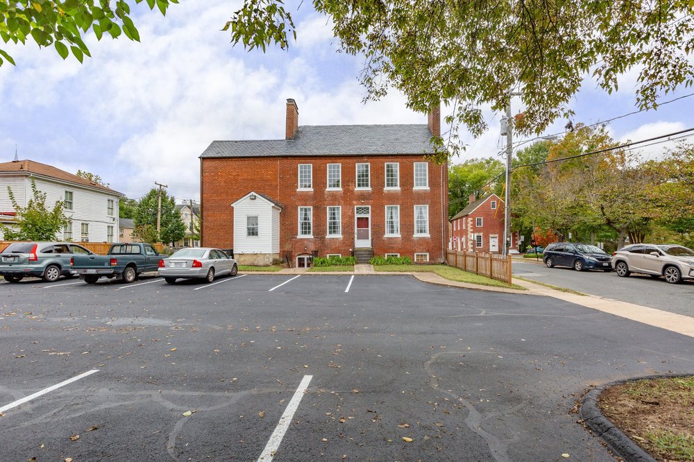 LANDO MASSEY REAL ESTATE Updated August 2024 1119 Caroline St